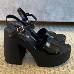 Chic Black Platform Sandals